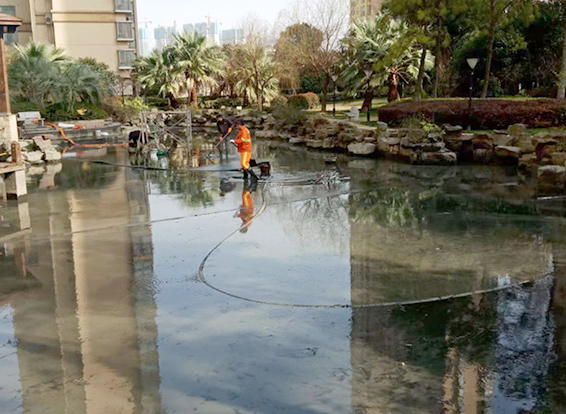 柳江景观池淤泥清理